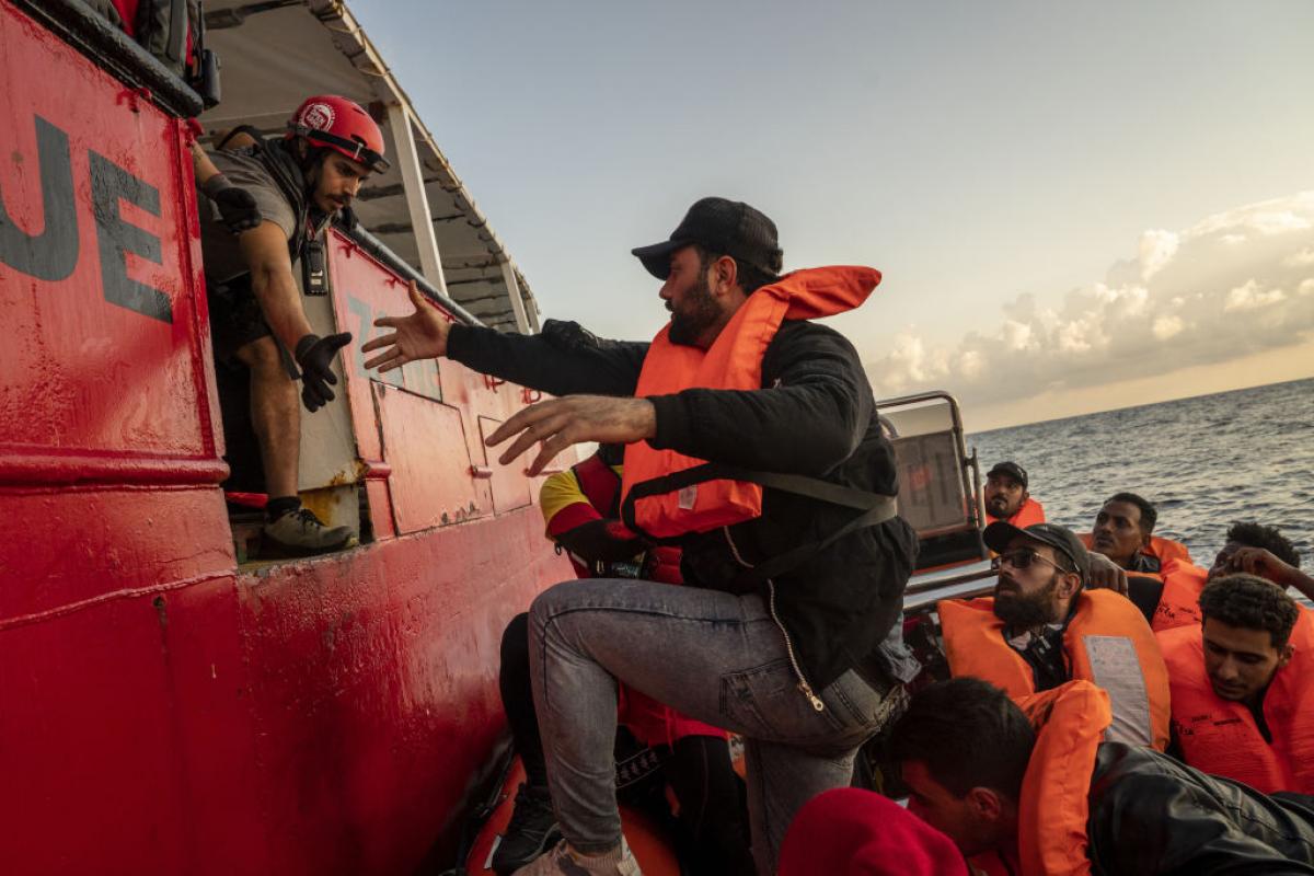 Rescate en el Mediterráneo de una barcaza con 178 migrantes procedentes de África.