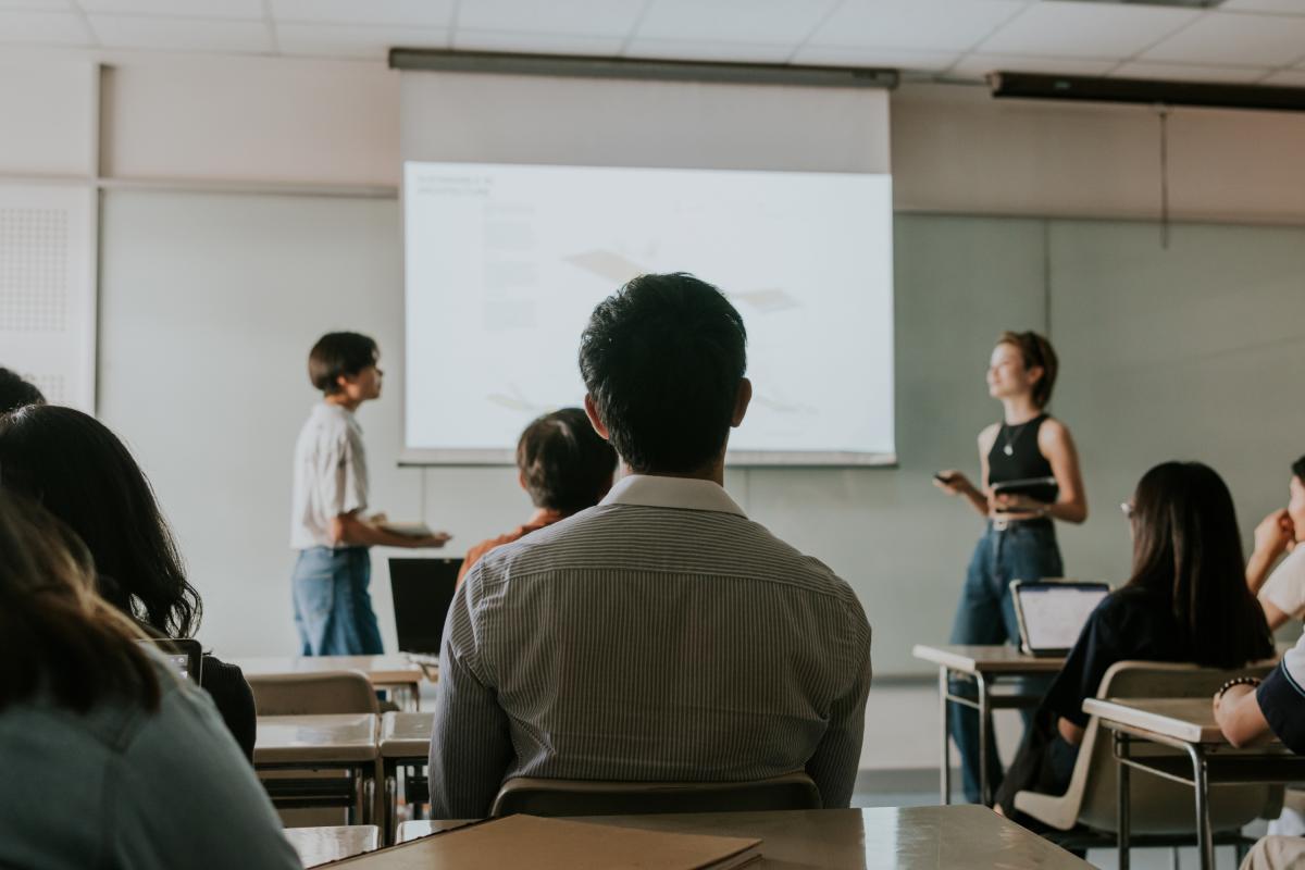 Un grupo de estudiantes en clase.