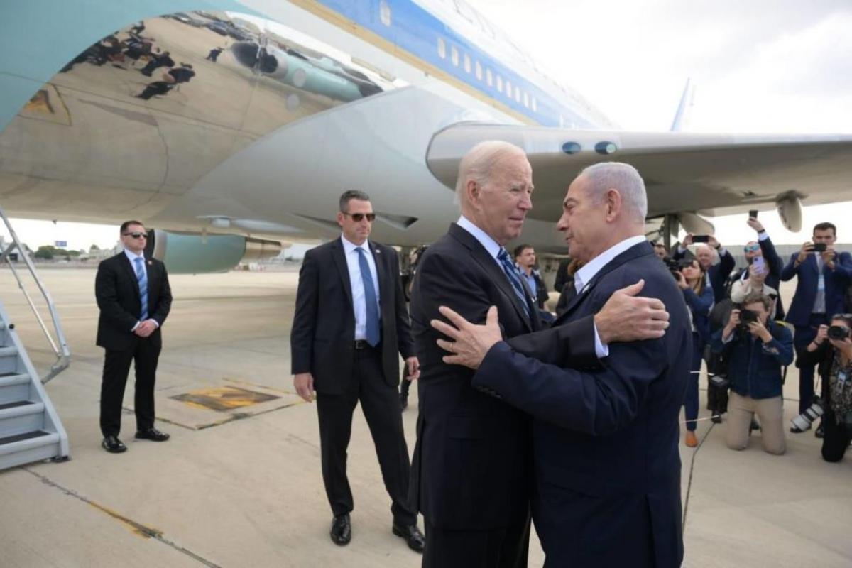 Biden y Netanyahu se saludan afectuosamente a la llegada del presidente estadounidense a Israel en 2023