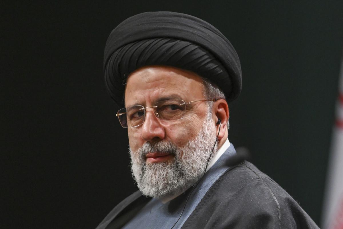 Retrato reciente del presidente de Irán, Ebrahim Raisi, desaparecido tras el accidente del helicóptero en el que viajaba