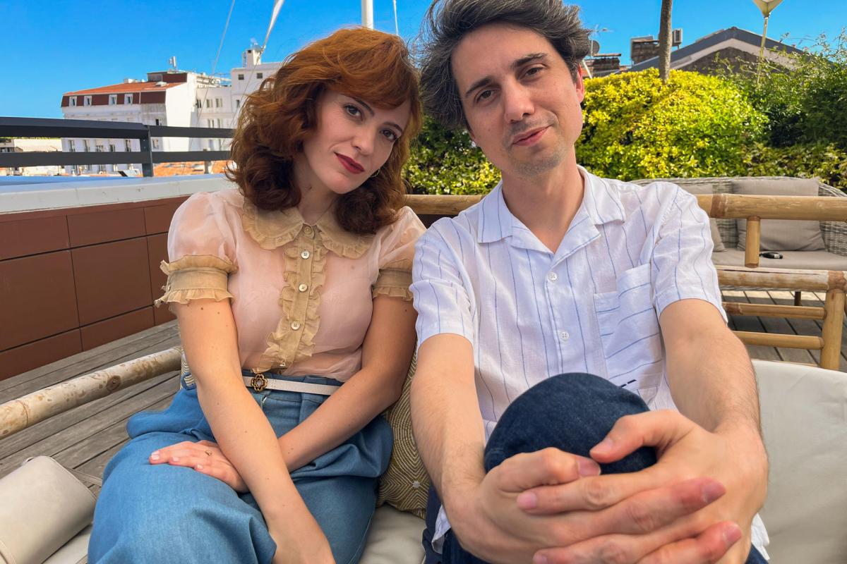 El director Jonás Trueba y la actriz y coguionista del filme Itsaso Arana, en Cannes.