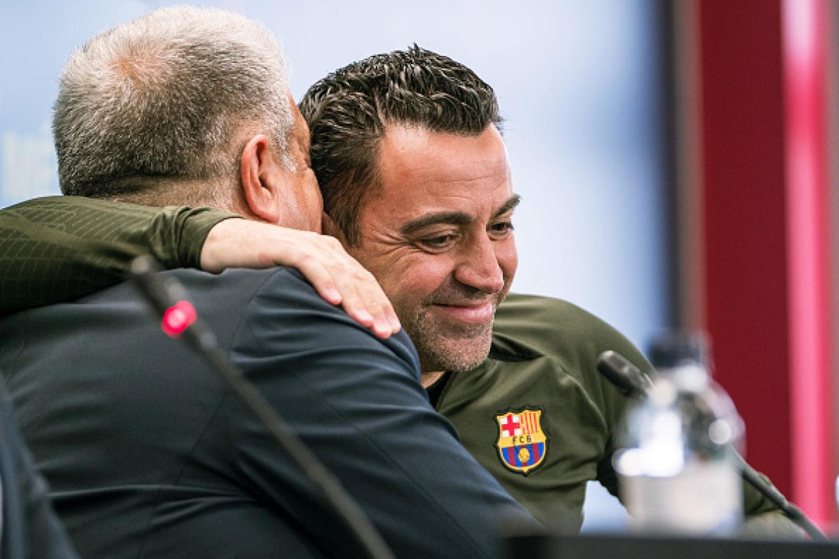 Laporta y Xavi, en una imagen de archivo.