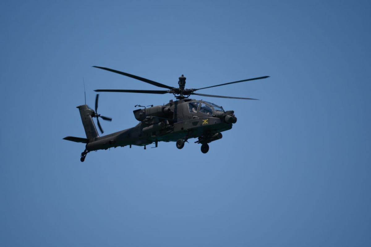 Helicóptero Apache AH-64