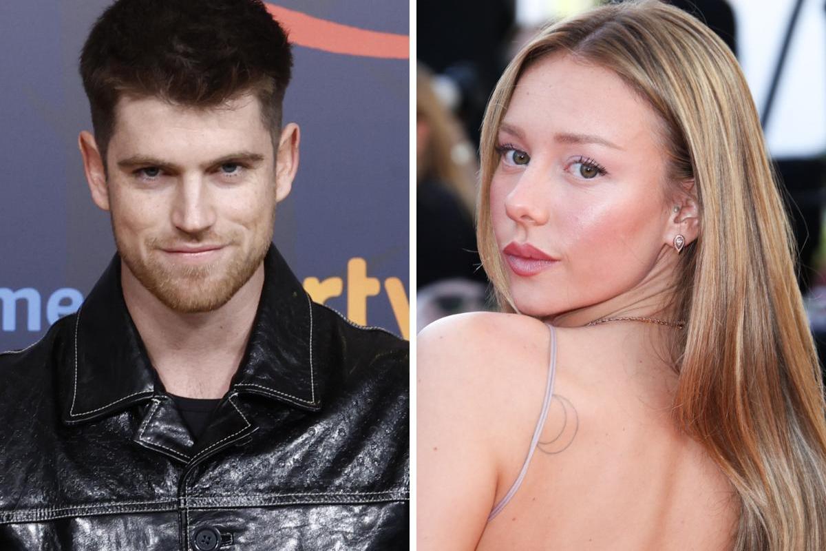 Los actores Miguel Bernardeau y Ester Expósito.