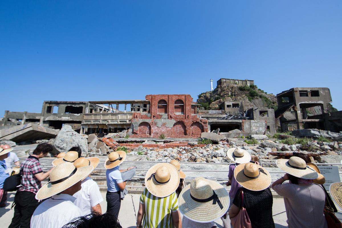 Turistas en la isla de Hashima (Japón)