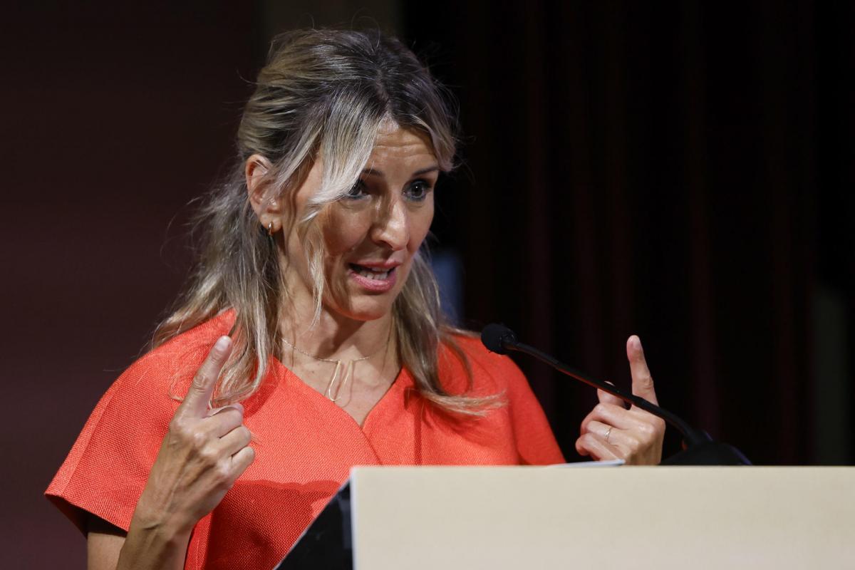 La vicepresidenta segunda del Gobierno, Yolanda Díaz, interviene en el acto 'Cuidados con derechos' la Estrategia estatal para un nuevo modelo de cuidados que aprobará en breve el Consejo de Ministros y que prima la atención con apoyos en los hogares frente al modelo de grandes residencias.