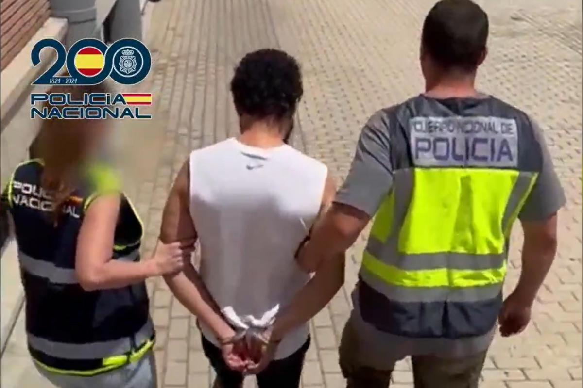 Momento del arresto del fugitivo dominicano 'la J'.