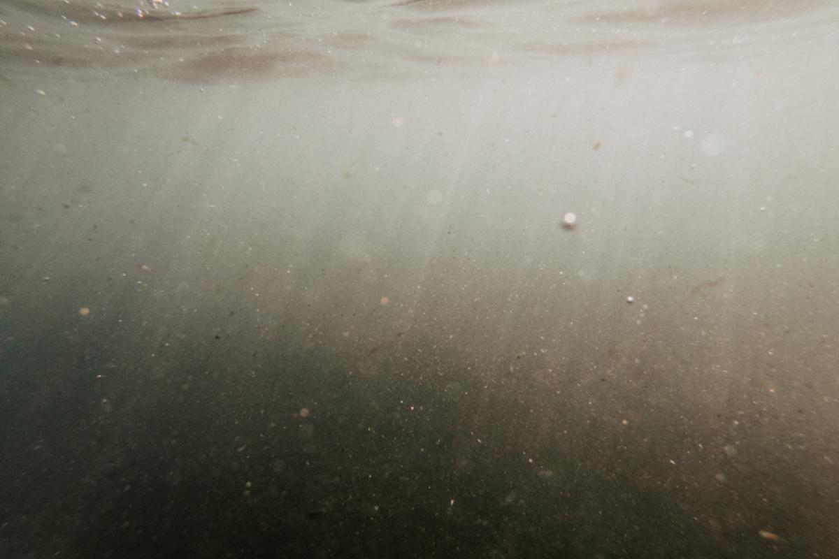 Imagen de archivo de agua sucia.