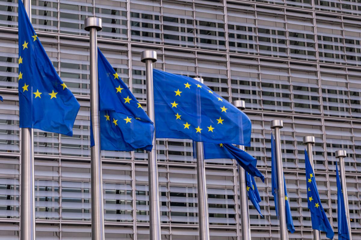 Banderas de Europa en el edificio Berlaymont, sede del poder ejecutivo en la Unión Europea.