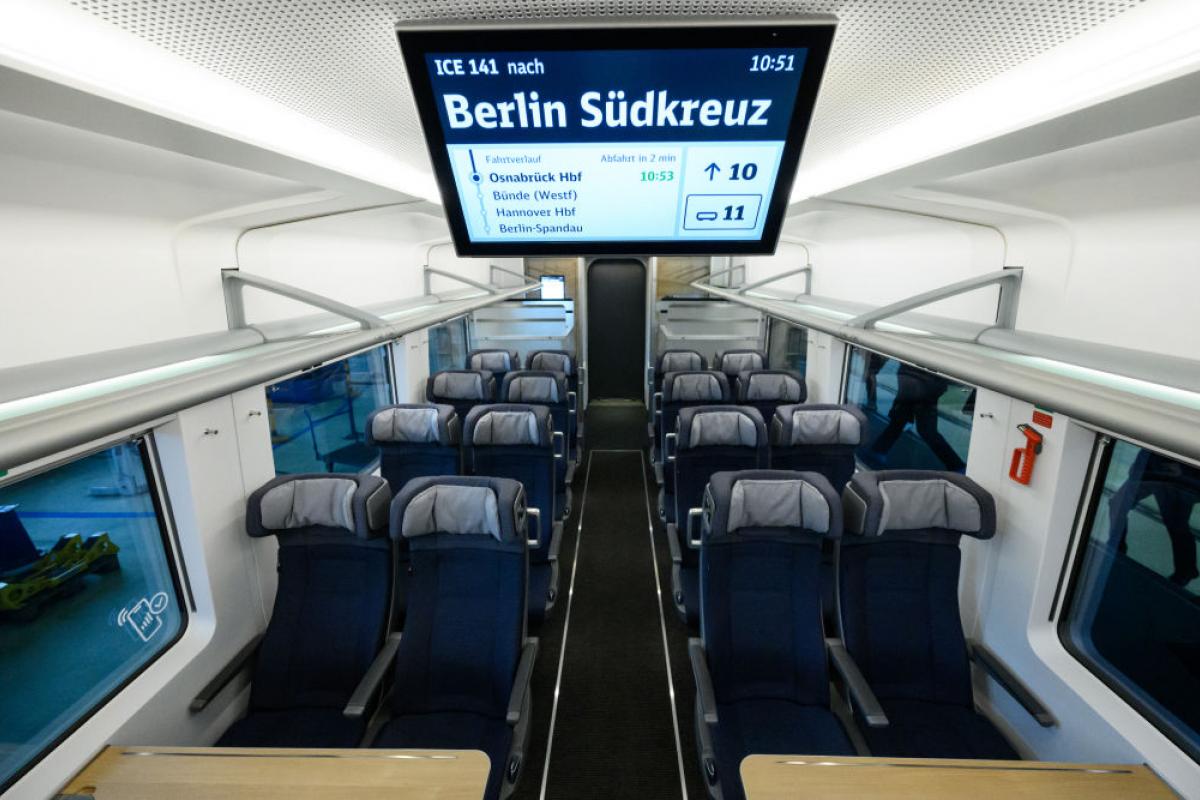 Interior del ICE L fabricado por Talgo que entregó en 2022 a la Deutsche Bahn.