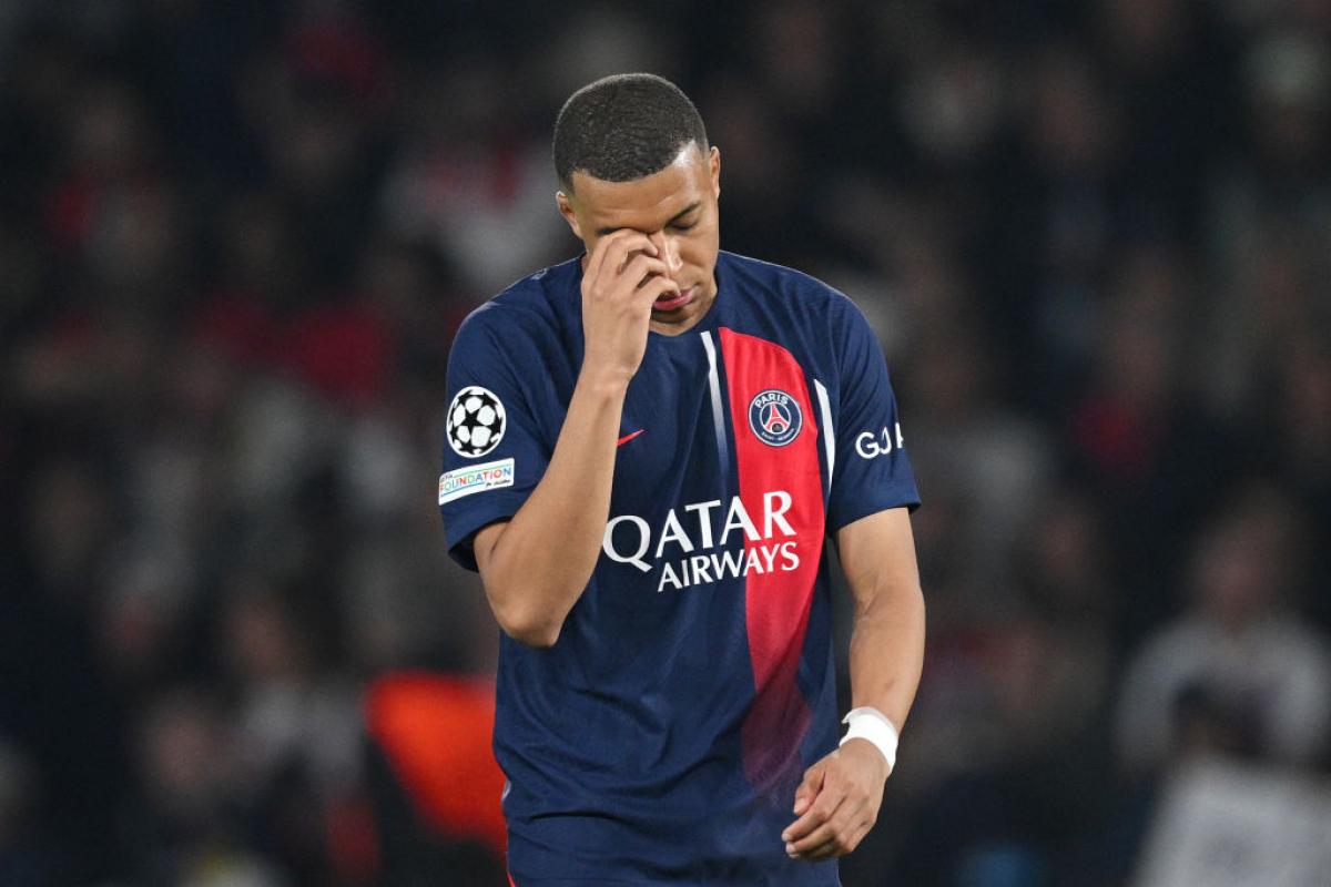 Kylian Mbappé, apesadumbrado en un instante de un partido de Champions con el PSG