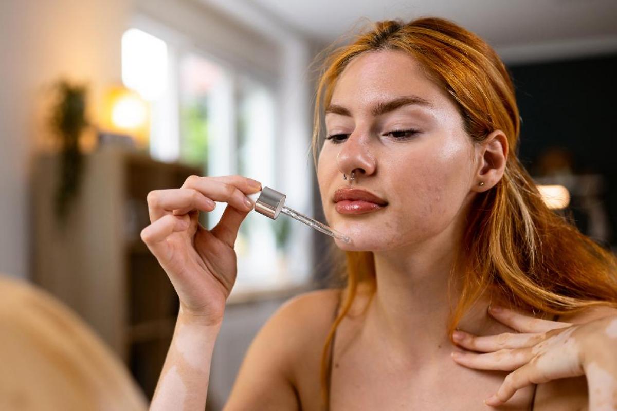 El mejor sérum con retinol y té verde para el acné