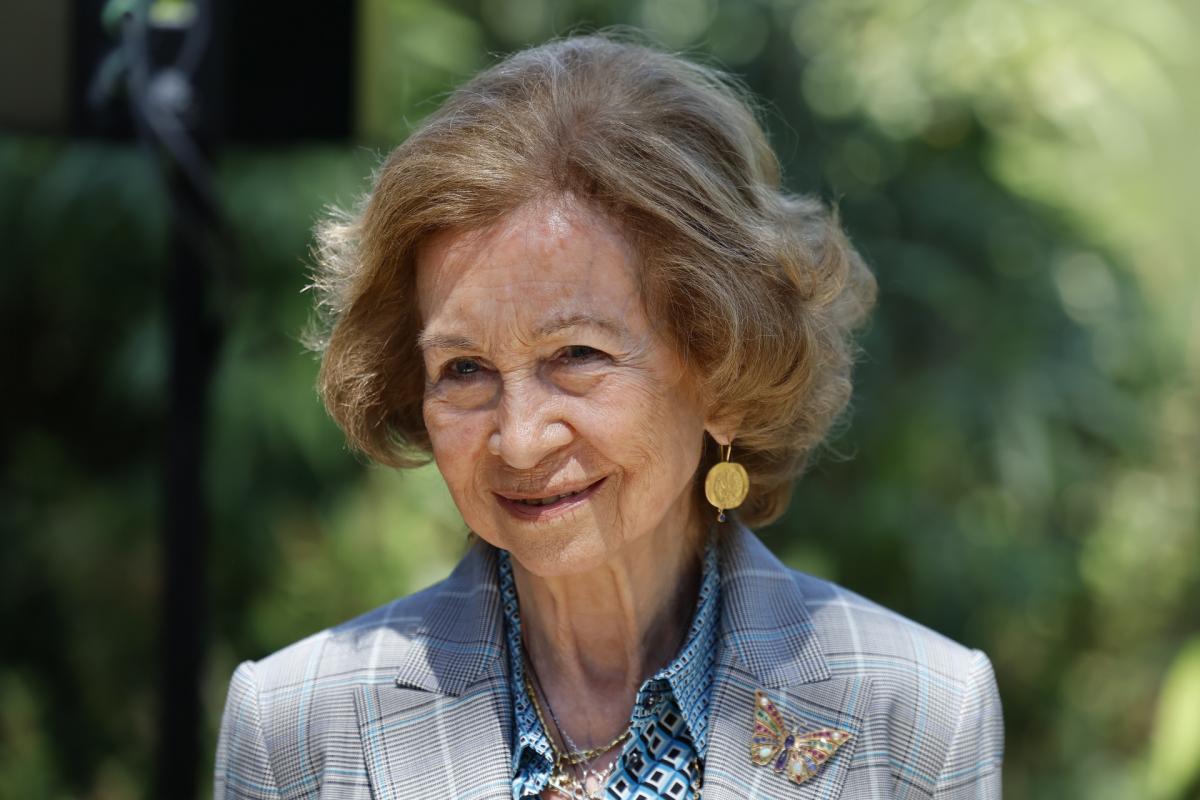 La reina Sofía, fotografiada durante una visita al Zoo de Madrid el 30 de mayo de 2024.