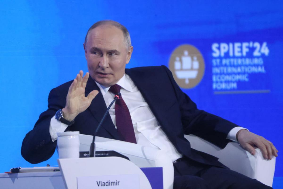 Vladimir Putin participa en un foro económico en San Petersburgo.