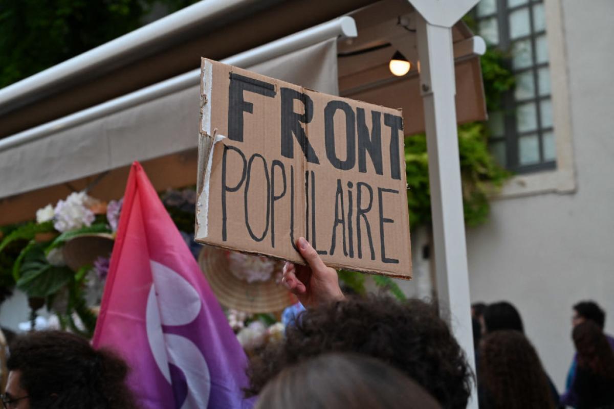 Unos manifestantes reclaman el 'Frente Popular' en Francia