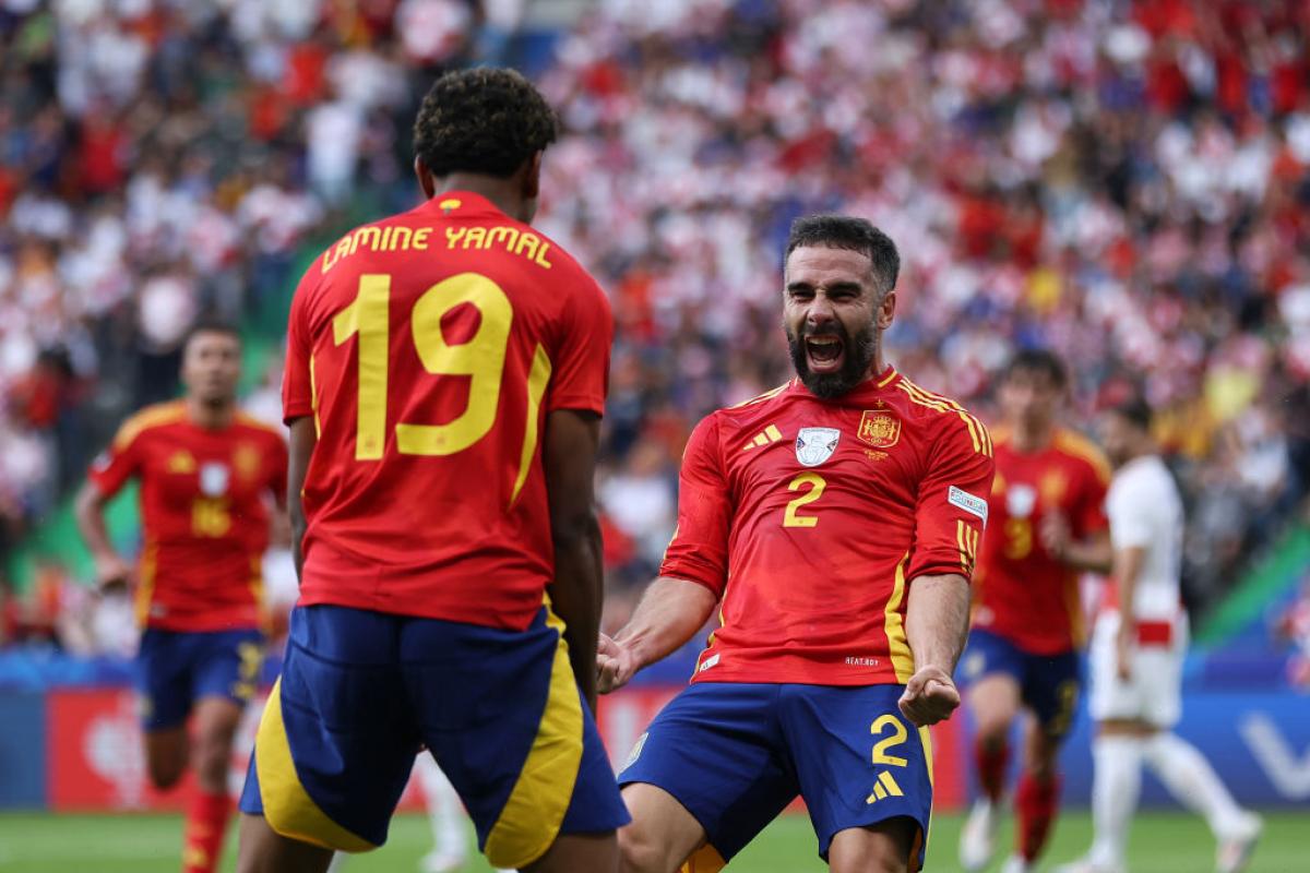 Lamine Yamal y Dani Carvajal celebran el 3-0