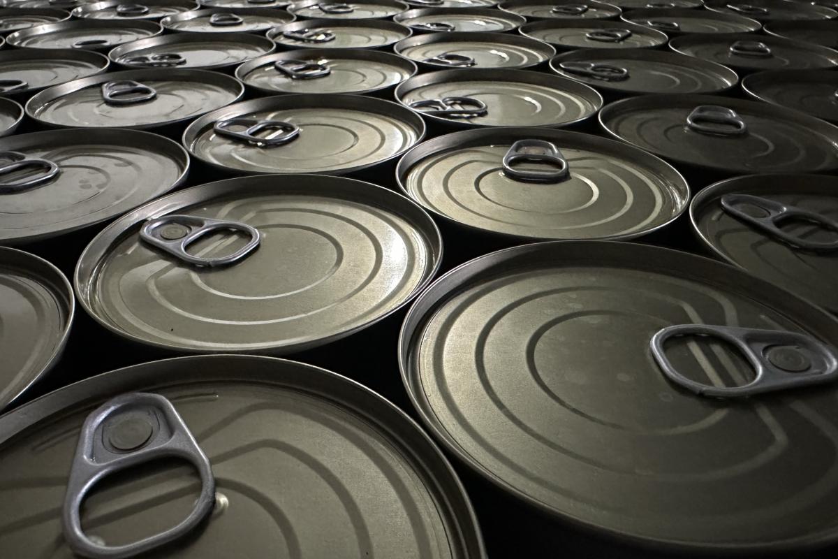 Latas de conserva.
