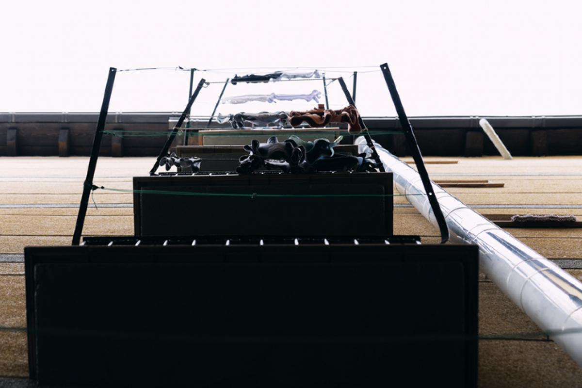 Imagen de archivo de varios tendales de un edificio de viviendas, vistos desde abajo.