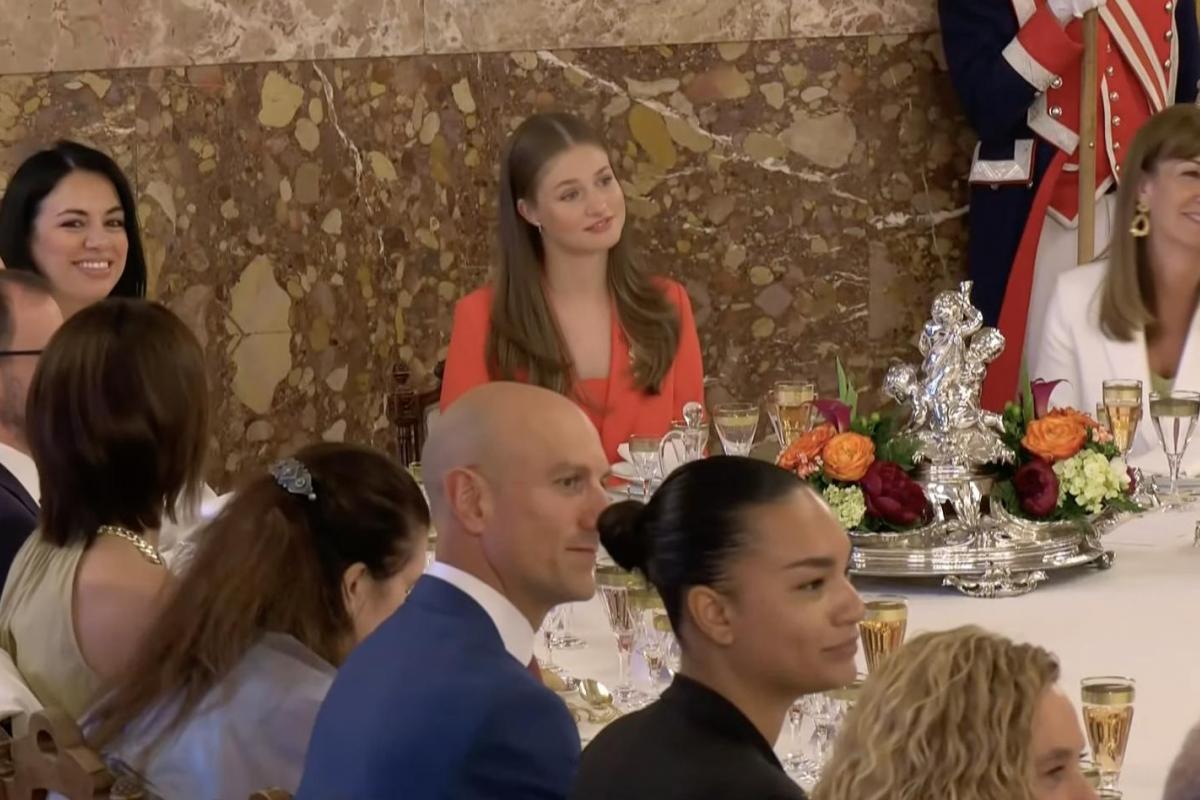 La princesa Leonor, durante el almuerzo oficial por el 10º aniversario de la proclamación de Felipe VI.
