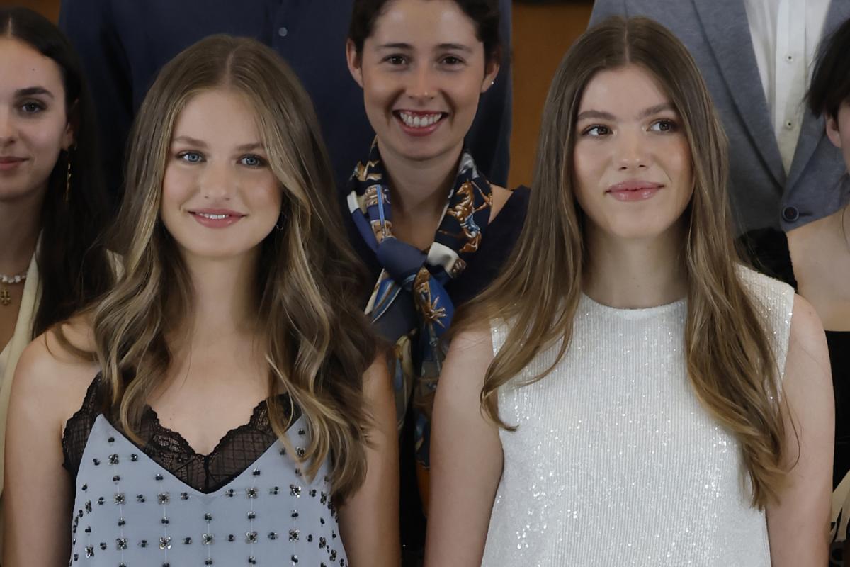 La princesa Leonor y la infanta Sofía, durante su visita a la Galería de las Colecciones Reales.