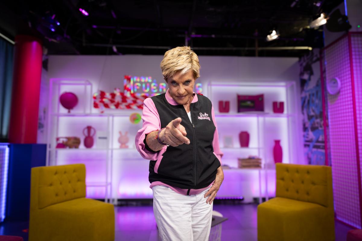 Chelo García Cortés en un momento de la entrevista en el plató de 'Ni que fuéramos'.