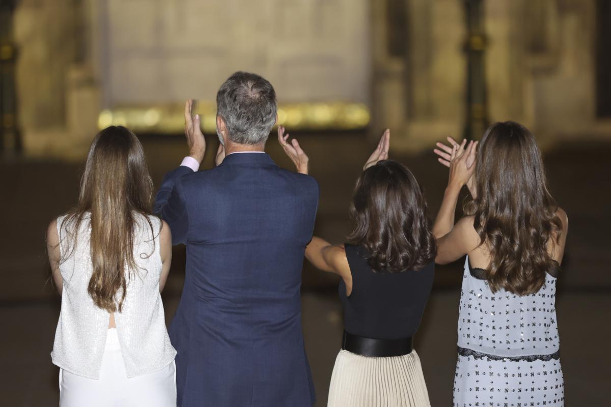 Los reyes y sus hijas, este jueves por la noche en el 'videomapping' del Palacio Real.