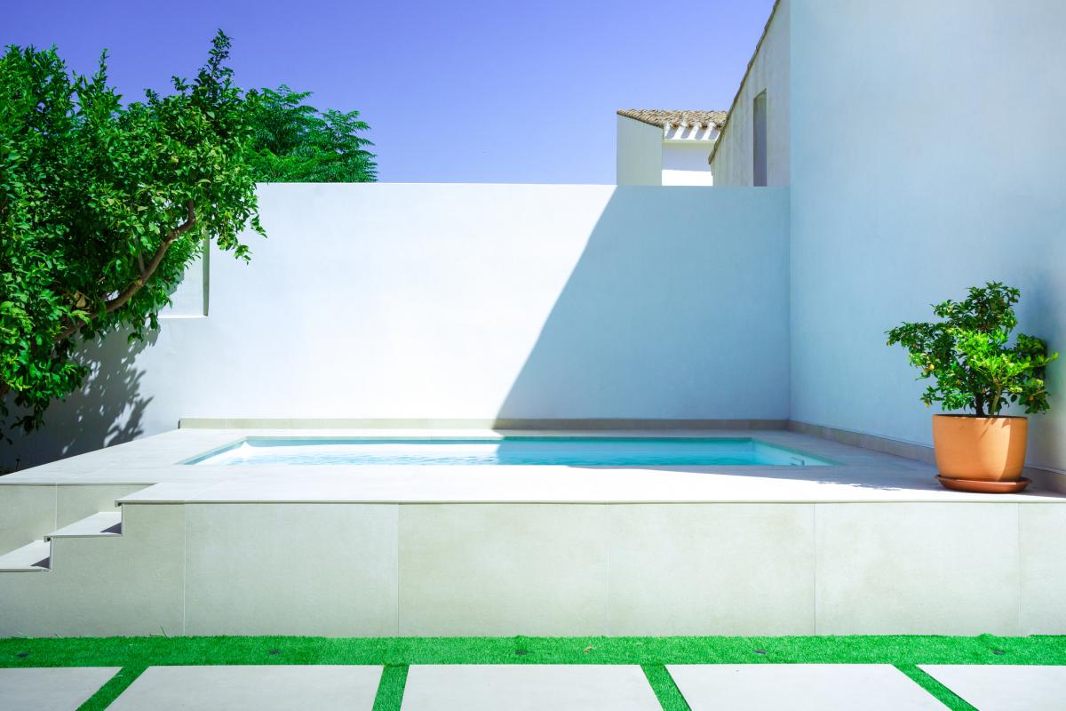 Una casa con piscina, en una imagen de archivo