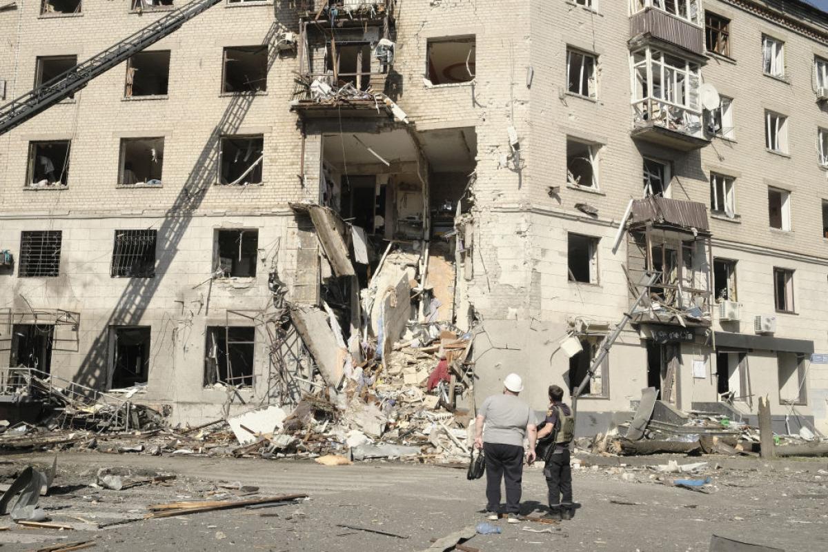 Un edificio de Járkov, destruido por un bombardeo ruso.