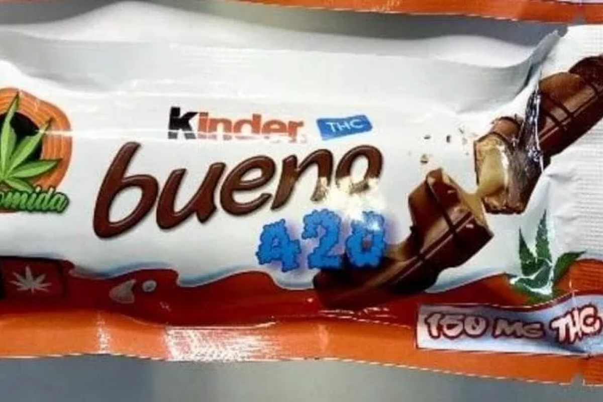 El paquete de Kinder Bueno ilegal que imita casi a la perfección el original.