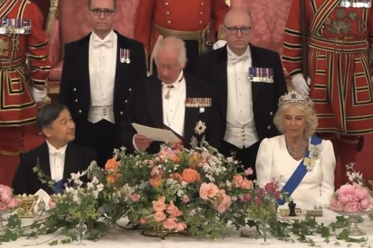Los reyes Carlos y Camilla, en el banquete de estado en honor de los emperadores de Japón.
