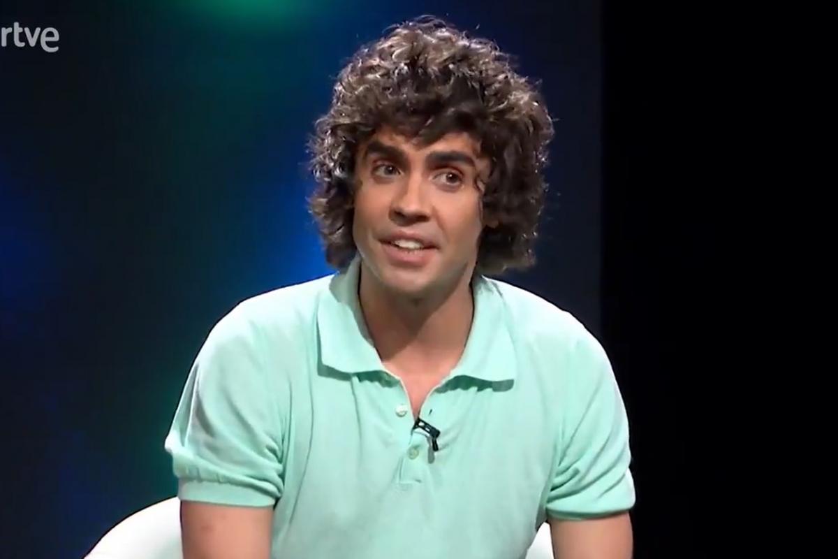 El director Javier Ambrossi en una entrevista en 'Versión Española'