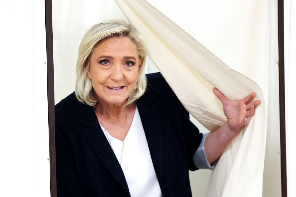 Marine Le Pen, tras votar este domingo