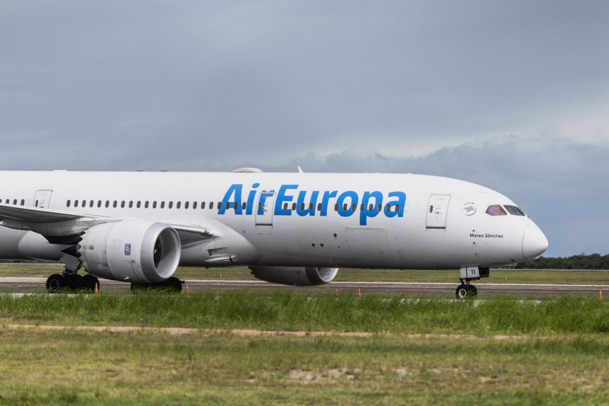 El avión de Air Europa desviado por una turbulencia, aterriza en Brasil
