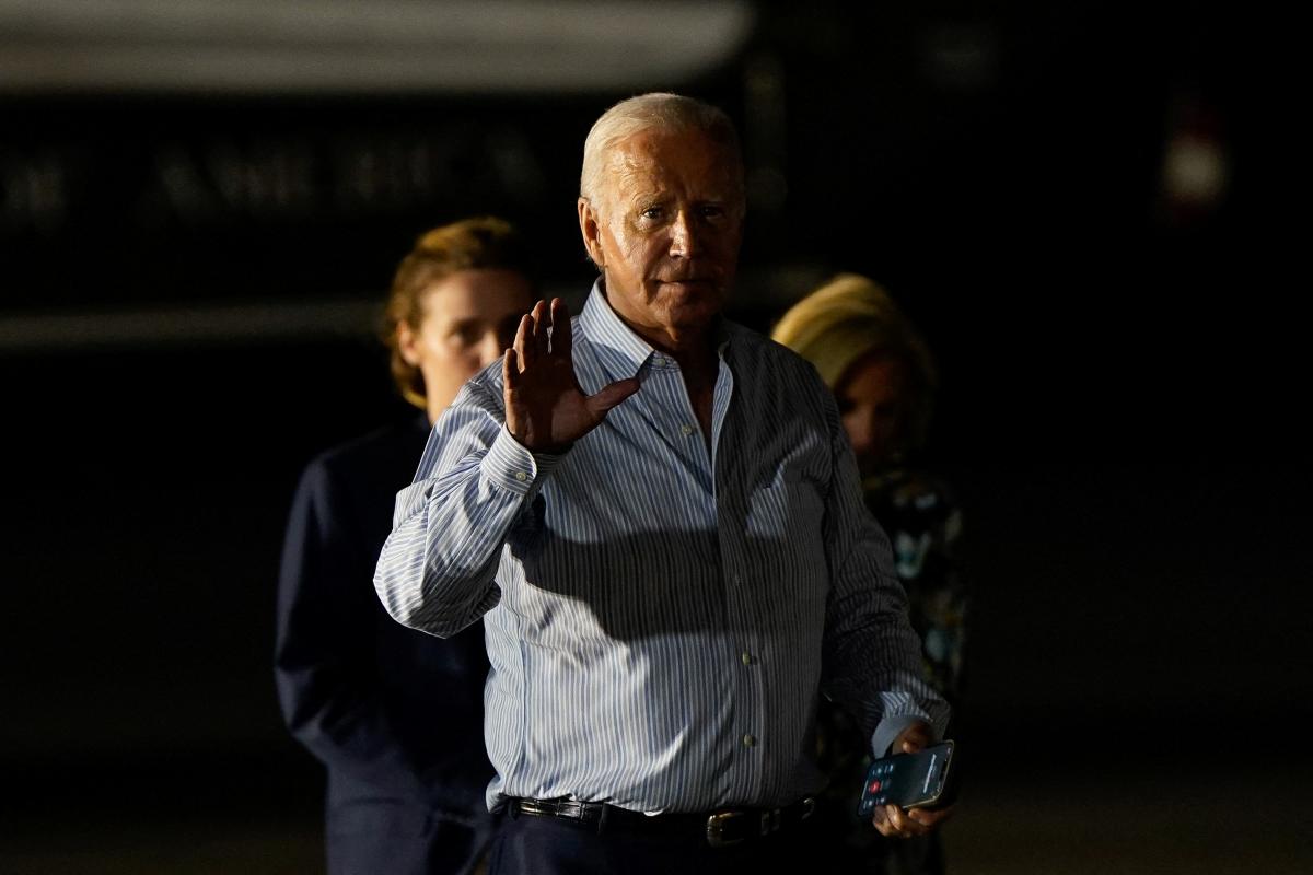 El presidente de los EE.UU., Joe Biden, a su llegad a Camp David para hablar con su familia sobre su futuro políco.