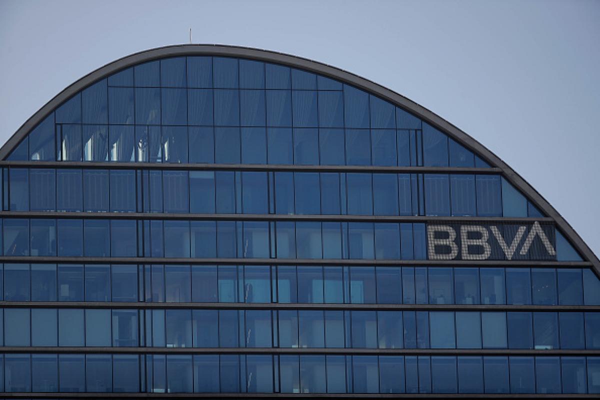 Imagen de archivo de los cuarteles generales de BBVA en Madrid, el edificio conocido como 'La Vela'.