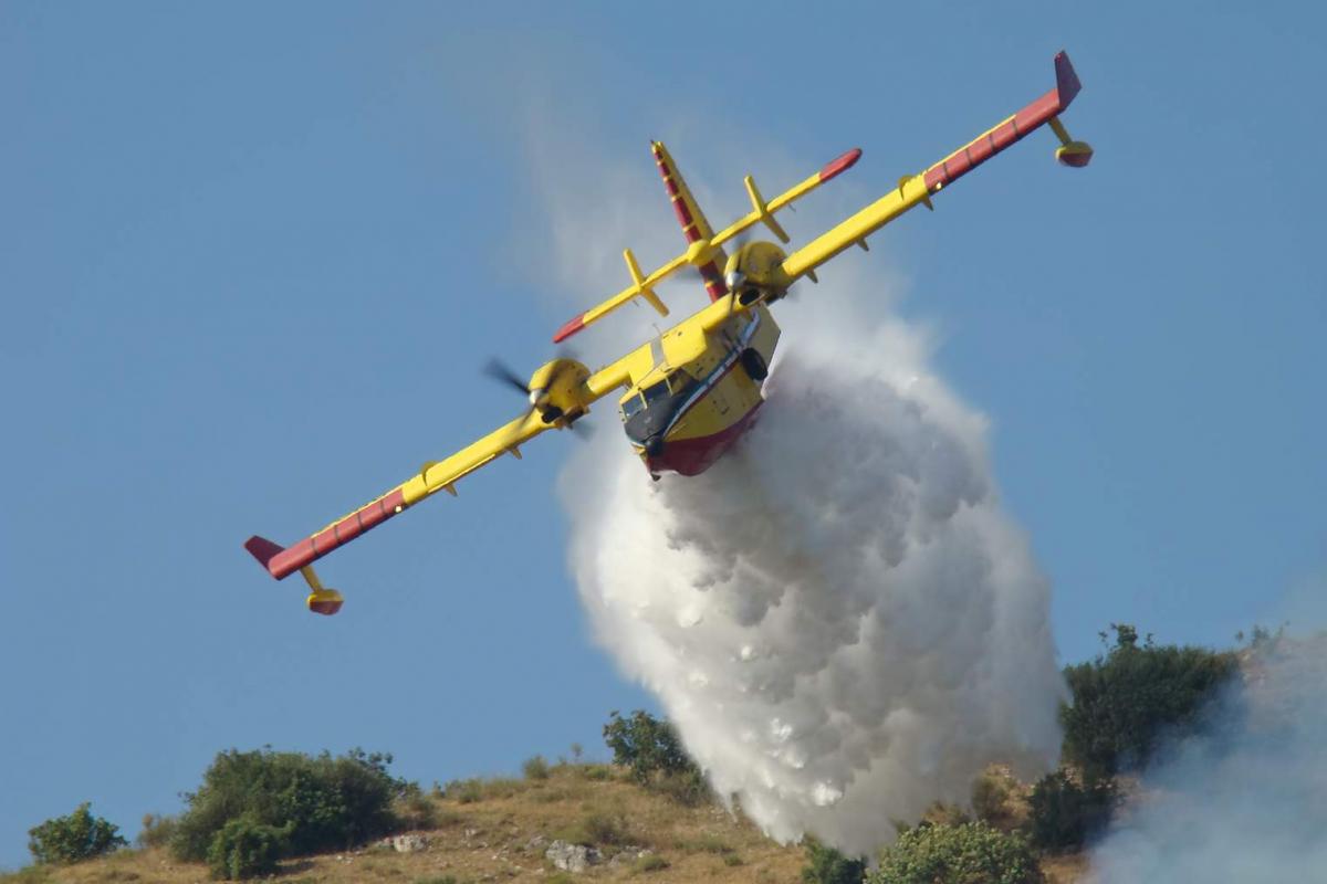 Avión antiincendios