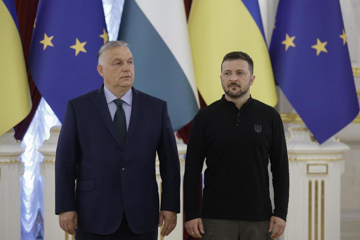 El presidente ucraniano, Volodymyr Zelensky, y su homólogo húngaro, Viktor Orban.
