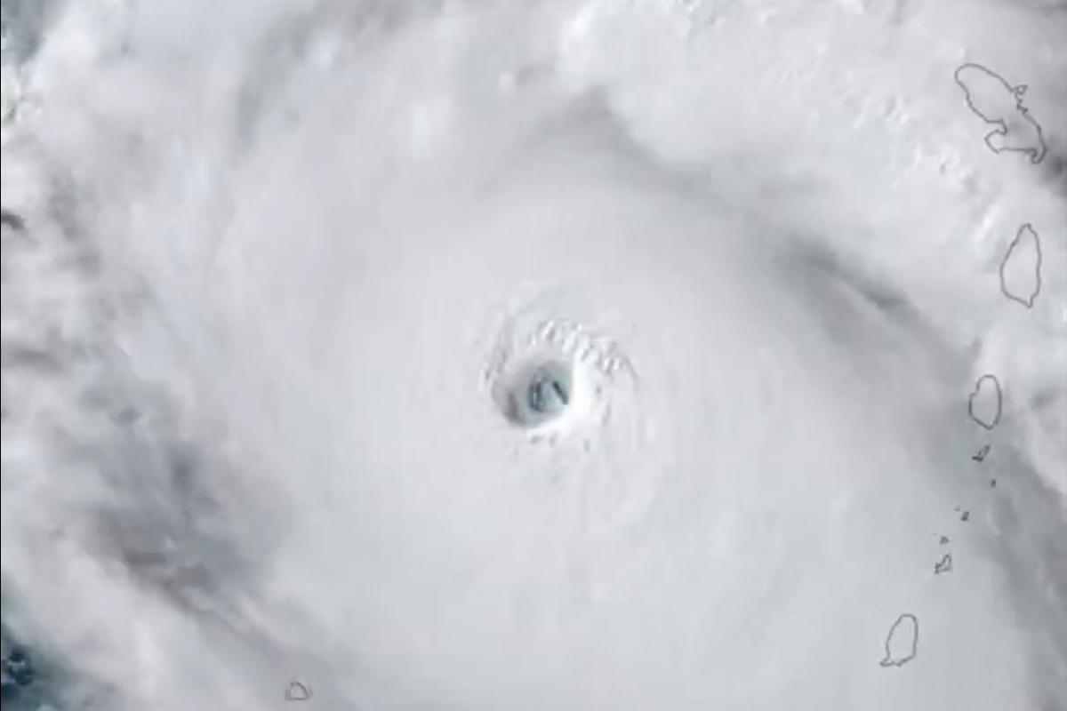 Momento de la formación del huracán Beryl, a su paso por EEUU.