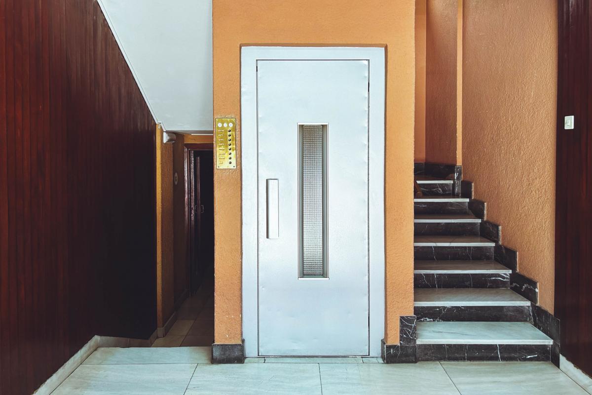 Foto de archivo de un ascensor.