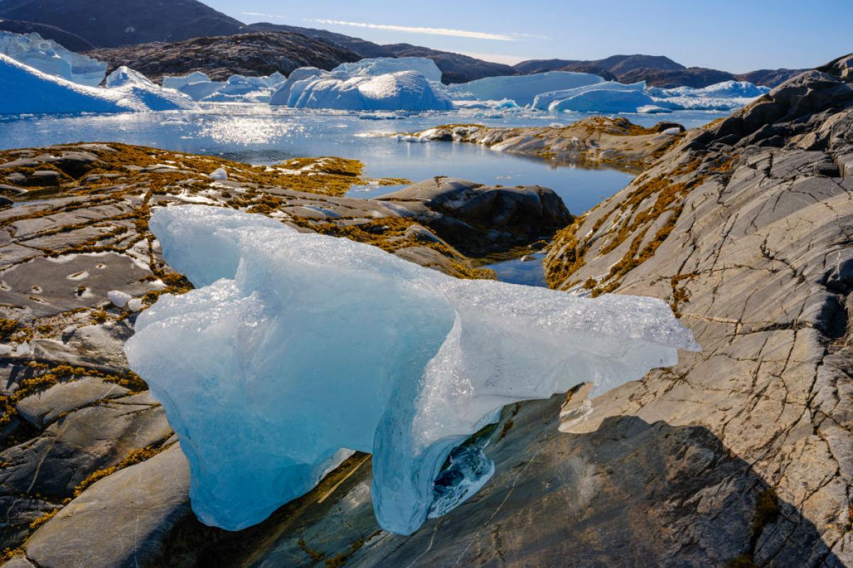 Parte de un iceberg, derritiéndose en la costa Groenlandia.