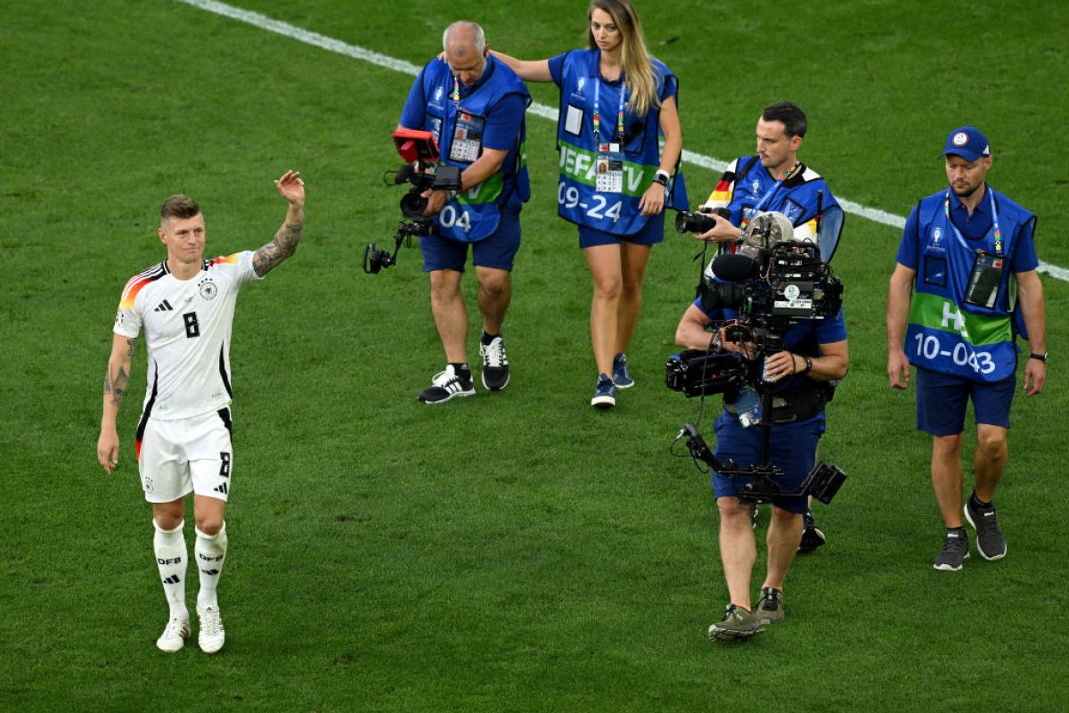 Toni Kroos, el objetivo, en su despedida oficial