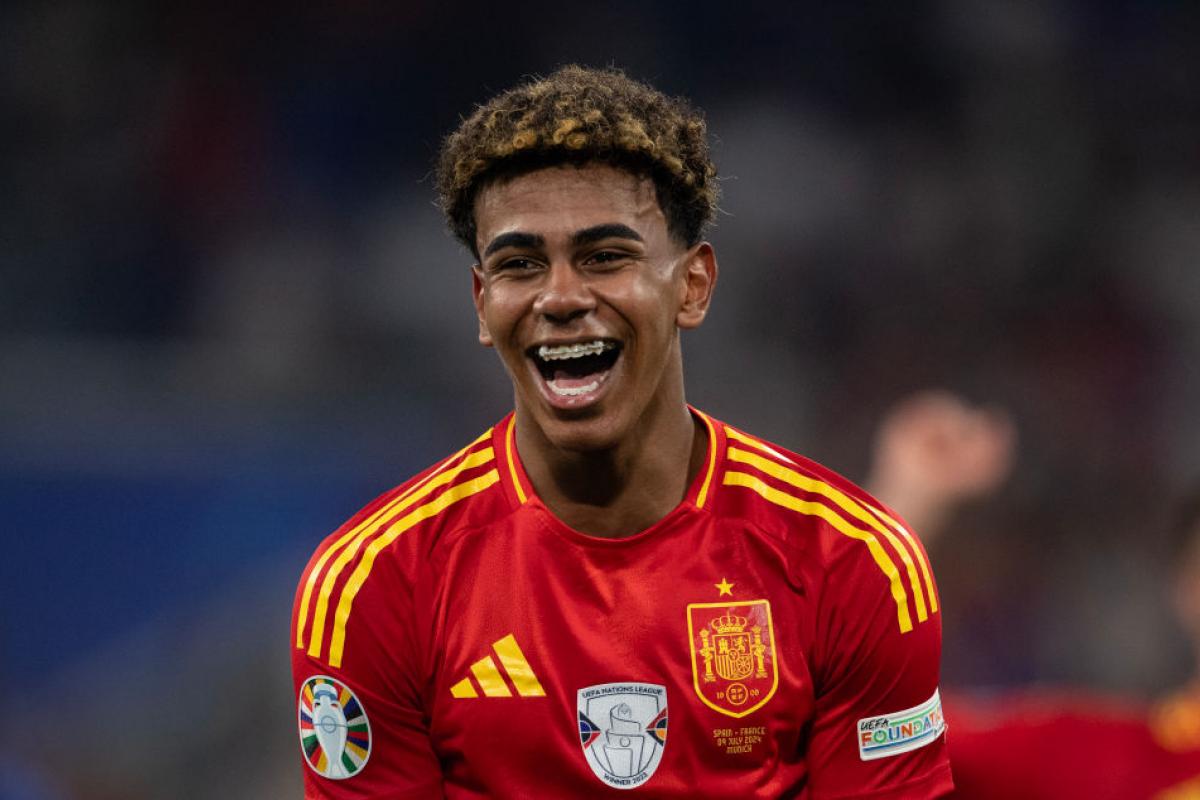 Lamine Yamal celebra la clasificación de España a la final de la Eurocopa 2024.