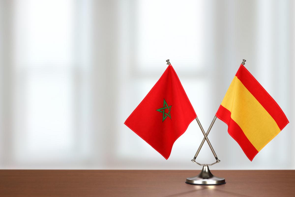 Imagen de las banderas de Marruecos y de España.