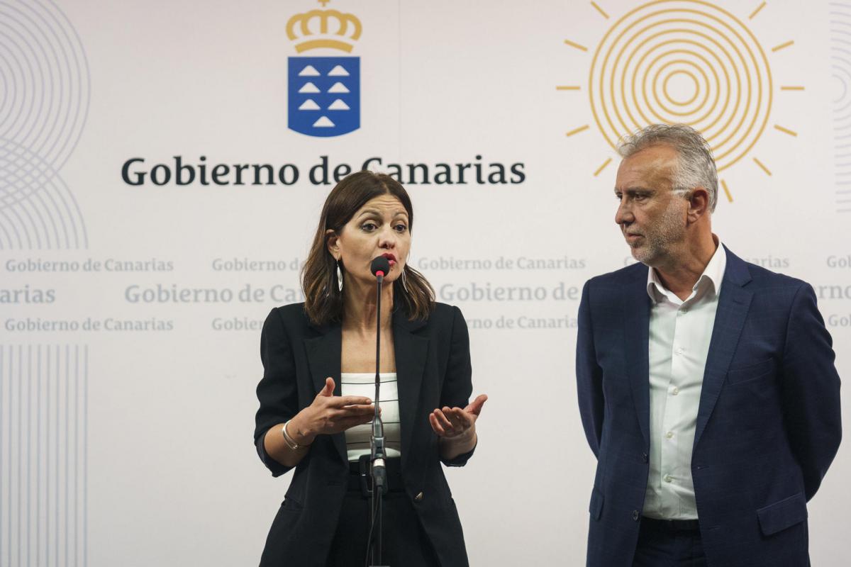 l ministro de Política Territorial y Memoria Democrática, Ángel Víctor Torres y la ministra de Juventud e Infancia, Sira Rego, atienden a los medios de comunicación tras la Conferencia Sectorial de Infancia y Adolescencia, que reúne a los responsables en la materia del Gobierno, las comunidades autónomas y la Federación de Municipios y Provincias celebrada en la sede de Presidencia del Gobierno de Canarias en Santa Cruz de Tenerife.
