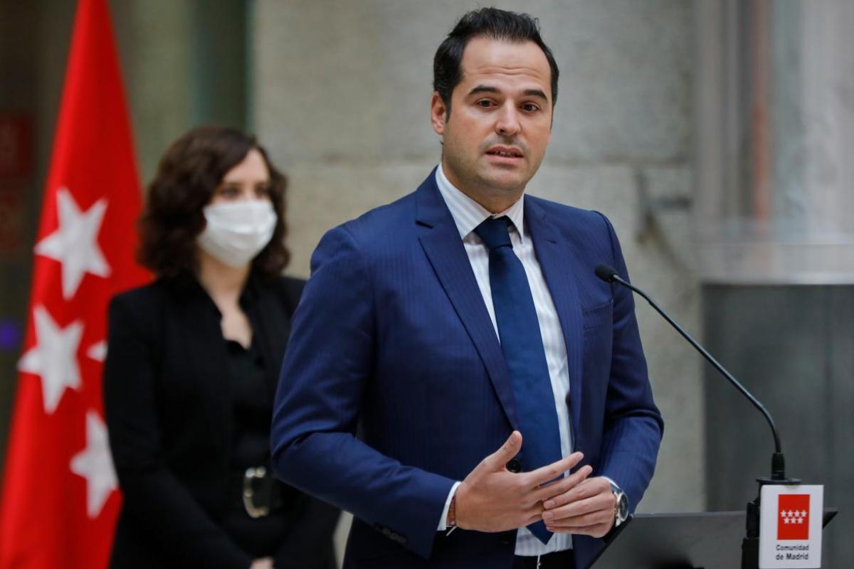 Foto de archivo de Ignacio Aguado e Isabel Díaz Ayuso.