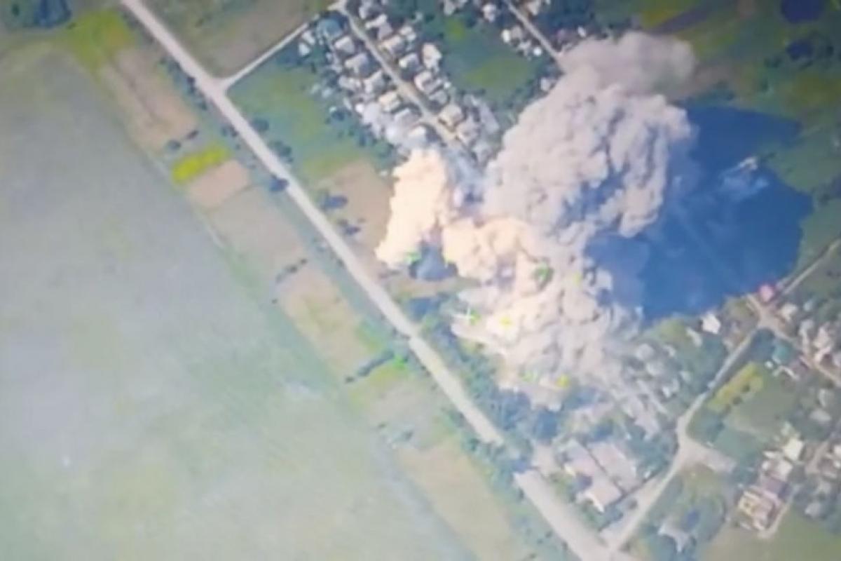 Imagen de un ataque de Rusia sobre instalaciones militares de Ucrania.