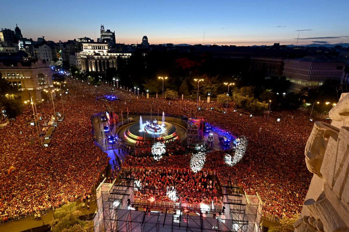 Imagen áerea de la Plaza de Cibeles en la que la Selección española ha celebrado la Eurocopa 2024