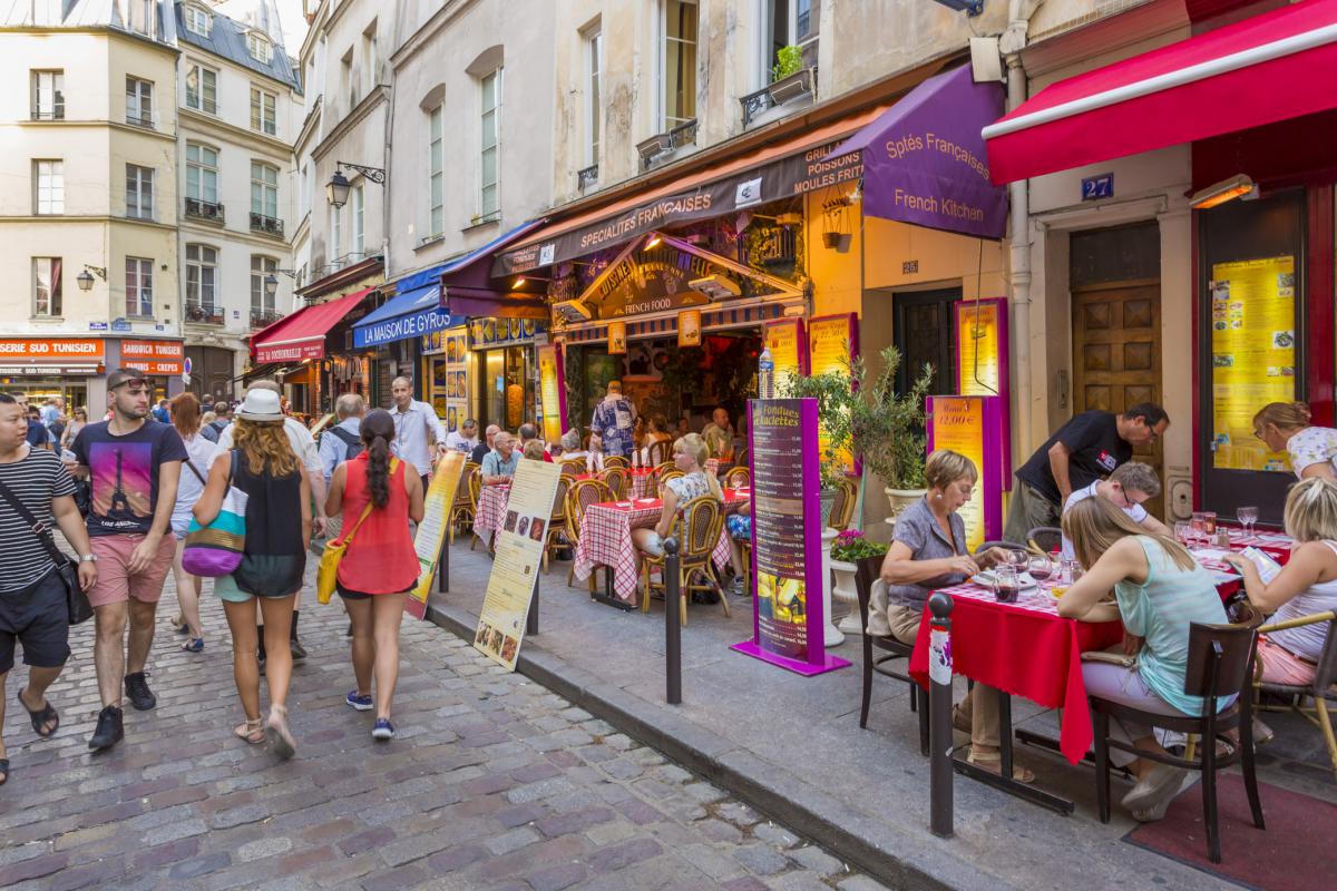 Bares y terrazas en el Barrio Latino.