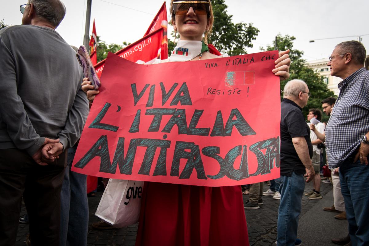 Una manifestación contra grupos neofascistas italianos.