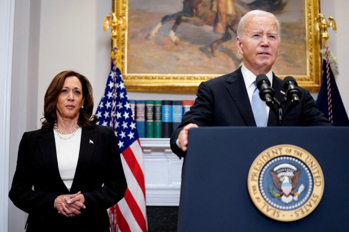 El presidente de los Estados Unidos, Joe Biden, junto a la vicepresidente Kamala Harris en una conferencia de prensa.